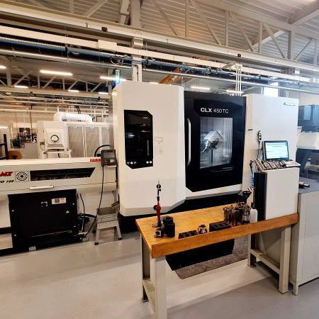 Combinaison tournage-fraisage DMU CLX 450 avec embarreur dans l’atelier de production de Tumag.