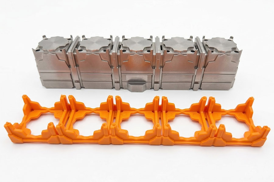 The cavity part of an injection mould and the plastic product produced with it.